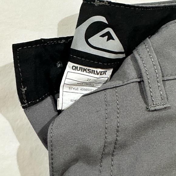 Boys Quiksilver amphibian shorts size 27 in gray and in excellent condition. - Picture 3 of 3
